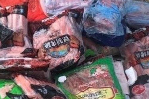 Hải quan Lào Cai bắt giữ gần nửa tấn lạp xưởng bốc mùi