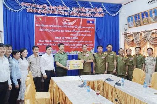 Công an tỉnh Hà Tĩnh chúc Tết cổ truyền Bunpimay Lào