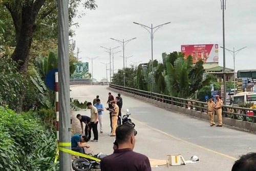 Nam sinh tử vong sau va chạm với xe khách