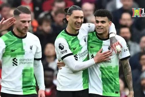 Manchester United và Liverpool bất phân thắng bại