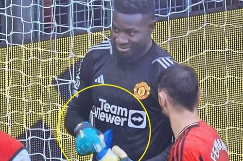 Hành động kỳ lạ của Andre Onana trong trận MU gặp Liverpool