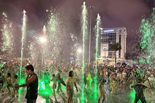 Sàn thử nghiệm trình diễn nhạc nước ở Đà Nẵng thành nơi tắm của trẻ