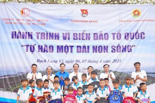 Hành trình Vì biển đảo Tổ quốc năm 2024 'Tự hào một dải non sông'