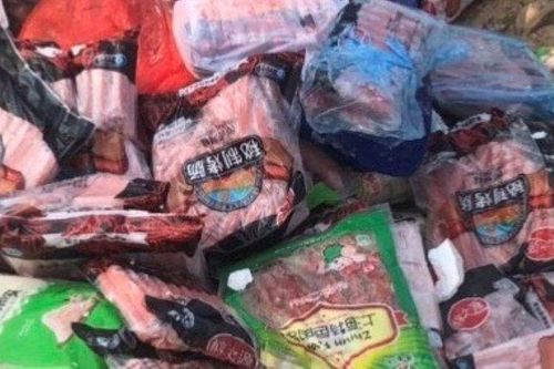 Thu giữ gần nửa tấn lạp xưởng Trung Quốc bốc mùi
