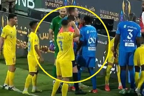 Ronaldo dọa đấm trọng tài khi nhận thẻ đỏ