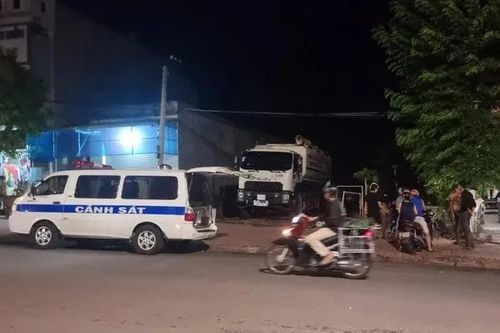 Điều tra vụ bé trai tử vong, nghi do người thân vô tình cán phải
