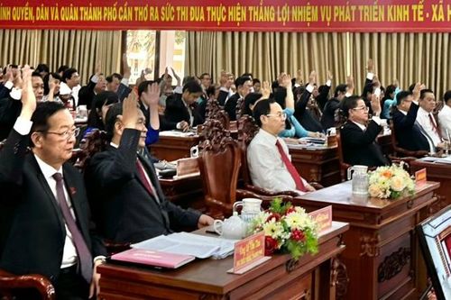 Thông qua Nghị quyết quy định học phí phù hợp với khả năng của người dân