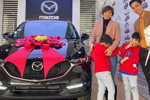 Ngôi sao bóng chuyền 'búa máy' của Việt Nam giải nghệ sau 22 năm cống hiến, cùng chồng mua ô tô xịn, cuộc sống viên mãn