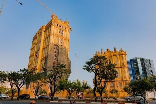 Cận cảnh tòa lâu đài 'siêu mỏng' nổi bật giữa TP HCM