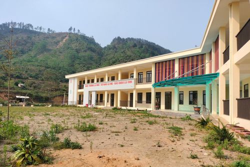 Ngôi trường 10 tỷ ở xã vùng cao Yên Bái chưa thể sử dụng vì sạt lở