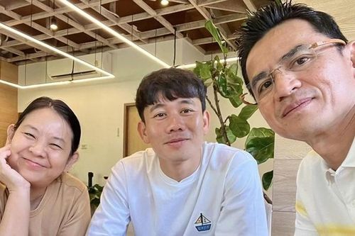 Đội trưởng CLB Hoàng Anh Gia Lai Trần Minh Vương sang Thái Lan thăm gia đình HLV Kiatisuk