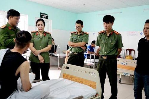 Kon Tum: Thượng úy Cảnh sát cơ động bị chém rách tay khi truy bắt tội phạm