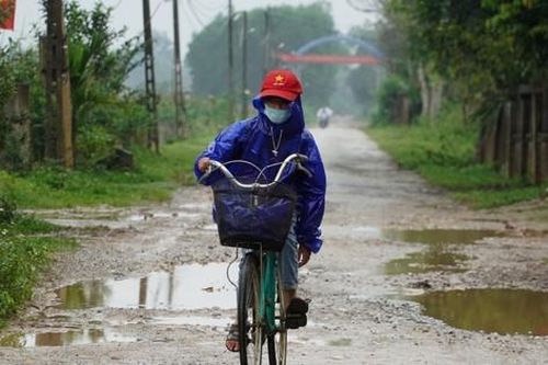 Dân khốn khổ vì tuyến đường độc đạo nát tươm