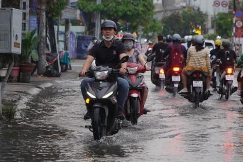 TP.HCM đón đỉnh triều cường