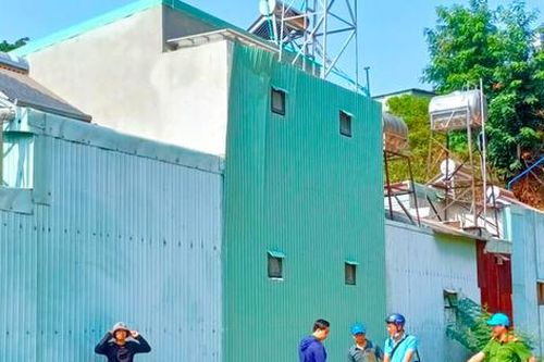 Bắn tôn nhà, người đàn ông ngã từ máy tời tử vong