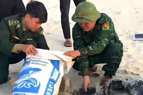 Những bọc cocaine trôi dạt khắp bờ biển, nguồn ma túy cả trăm kg này từ đâu?