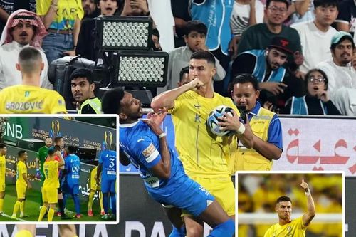 Cận cảnh Ronaldo định đấm trọng tài khi bị đuổi khỏi sân
