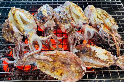 Mực đặc sản 'đi máy bay' ra Hà Nội, khách sành ăn chi tiền triệu đặt mua