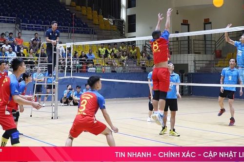 Khởi tranh Giải Bóng chuyền hơi Liên minh HTX Hà Tĩnh