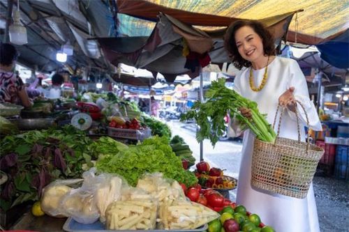 2 NSND đình đám này từng sở hữu nhan sắc 'nức tiếng Hà Thành', có cuộc sống hôn nhân hơn 30 năm ngập tràn hạnh phúc không cần cưới xin