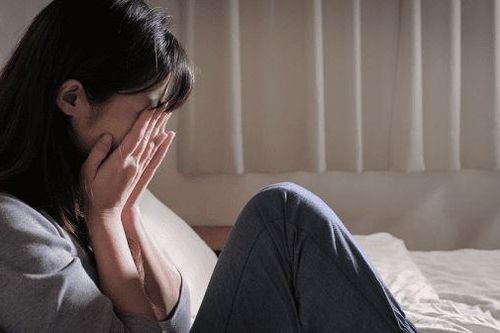 Suốt một tuần chị tôi nằm viện, anh rể không đến thăm, thế mà vừa xuất viện anh trao luôn tờ đơn ly hôn làm mọi người sửng sốt