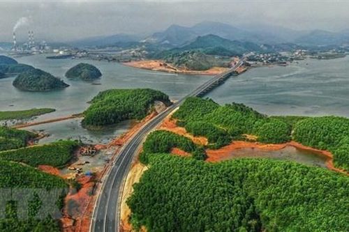 Tăng giá dịch vụ đường cao tốc Hạ Long - Vân Đồn