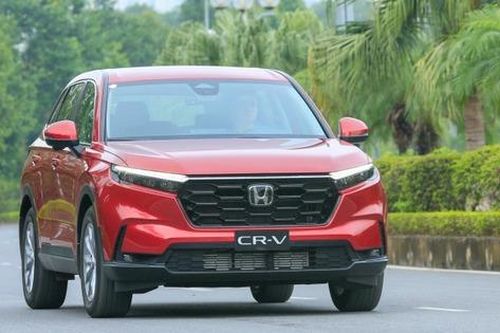 Hết quý đầu năm, nhiều hãng ô tô vẫn miệt mài xả hàng tồn