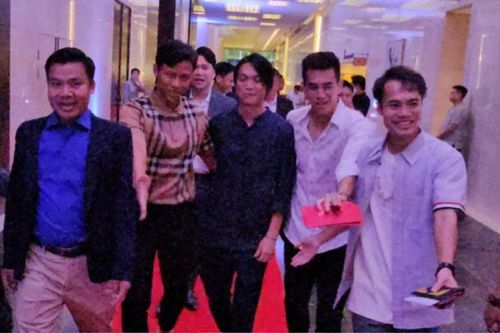 Văn Toàn đích thân dẹp đường, tháp tùng một 'chủ tịch' đặc biệt đến đám cưới Quang Hải