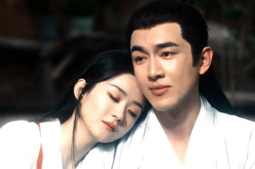Dữ Phượng Hành lộ sạn khó đỡ: Người khen đáng yêu, người chê thiếu chuyên nghiệp