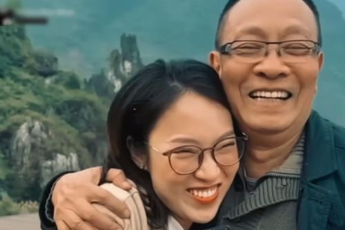 Xúc động với đoạn hội thoại giữa MC Khánh Vy và nhà báo Lại Văn Sâm
