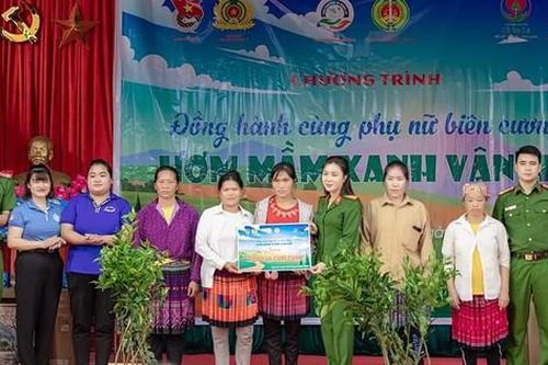 Phụ nữ cảnh sát điều tra hỗ trợ sinh kế cho phụ nữ khó khăn ở biên giới Sơn La