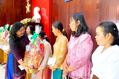 Họp mặt cán bộ, hội viên phụ nữ là dân tộc Khmer dịp Tết Chol Chnam Thmay năm 2024