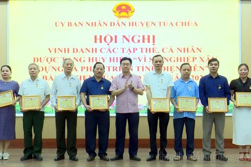 Tủa Chùa vinh danh các tập thể, cá nhân có thành tích xuất sắc năm 2023