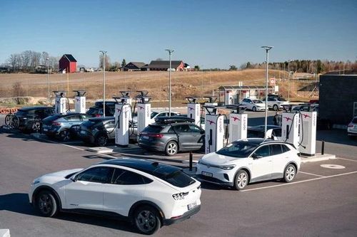 Na Uy đặt mục tiêu dừng bán ô tô xăng, dầu vào năm 2025