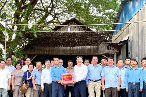 Phó Chủ tịch UBND tỉnh Nguyễn Tuấn Anh: Thăm Đội K52 tại tỉnh Preah Vihear