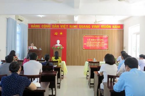 Khai giảng lớp bồi dưỡng kiến thức quản lý nhà nước chương trình chuyên viên chính K32