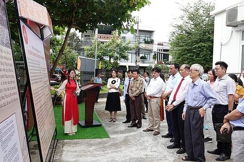 Triển lãm tài liệu lưu trữ 'Sự hình thành chữ Quốc ngữ tại Bình Định'