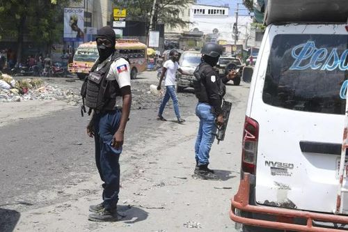 Cảnh sát Haiti đấu súng, giành tàu chở gạo từ băng đảng tội phạm