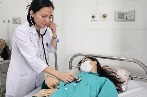 28 học sinh một huyện miền núi nhập viện sau khi ăn sáng từ hàng rong