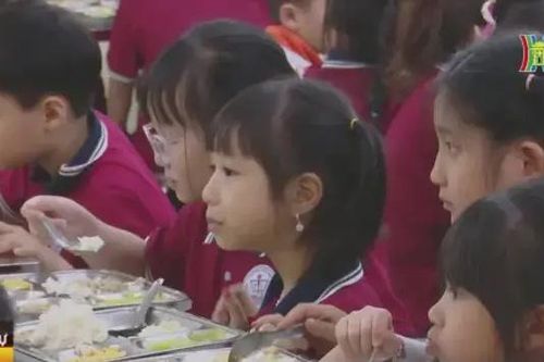 Tăng thu phí dịch vụ giáo dục, tăng chất lượng chăm sóc