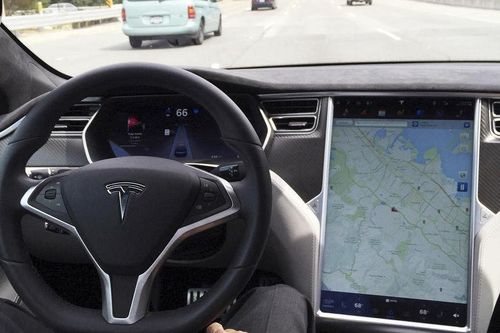 Chế độ tự lái bị nghi gây tai nạn chết người, Tesla âm thầm dàn xếp
