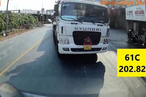 Tài xế xe đầu kéo hung hãn cướp đường, chặn đầu các phương tiện đi đúng luật