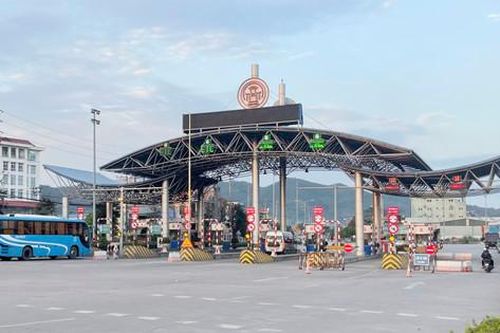 Tăng phí cao tốc Hạ Long - Vân Đồn và quốc lộ 18 đoạn Hạ Long - Mông Dương