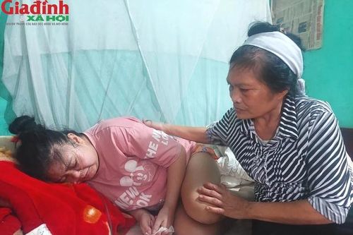 MS 919: Tiếng cầu cứu xé lòng của mẹ đơn thân bên người con gái thở ô xy đang giành giật sự sống