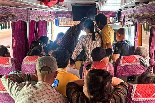 Phạt 13,5 triệu đồng xe khách 29 chỗ 'nhồi' 41 người trên cao tốc Pháp Vân - Cầu Giẽ