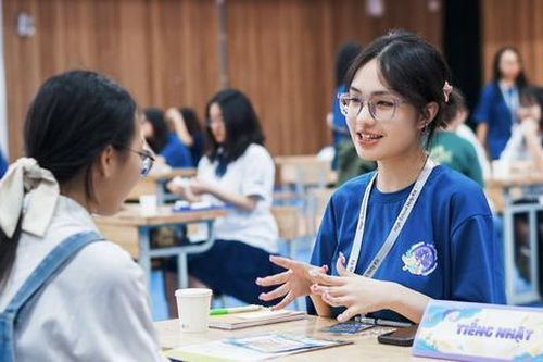 Học bá các trường chuyên Hà Nội tụ hội hỗ trợ 'hậu bối' sắp vào lớp 10