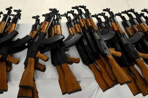 Điểm đến bất ngờ của hơn 2.000 khẩu AK-47 sau khi Mỹ tịch thu của Iran