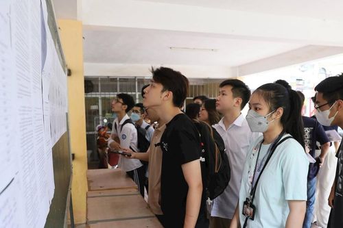 'Tuýt còi' tuyển sinh, vì sao?