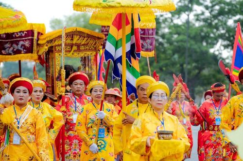 Độc đáo lễ hội điện Huệ Nam