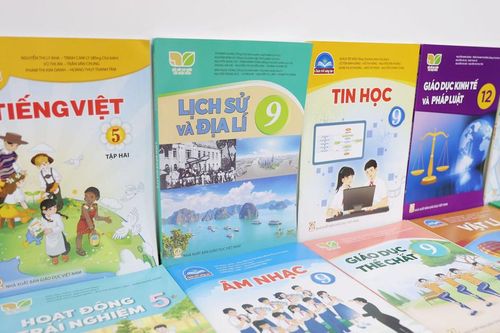 Năm học mới, giảm nỗi lo giá sách giáo khoa
